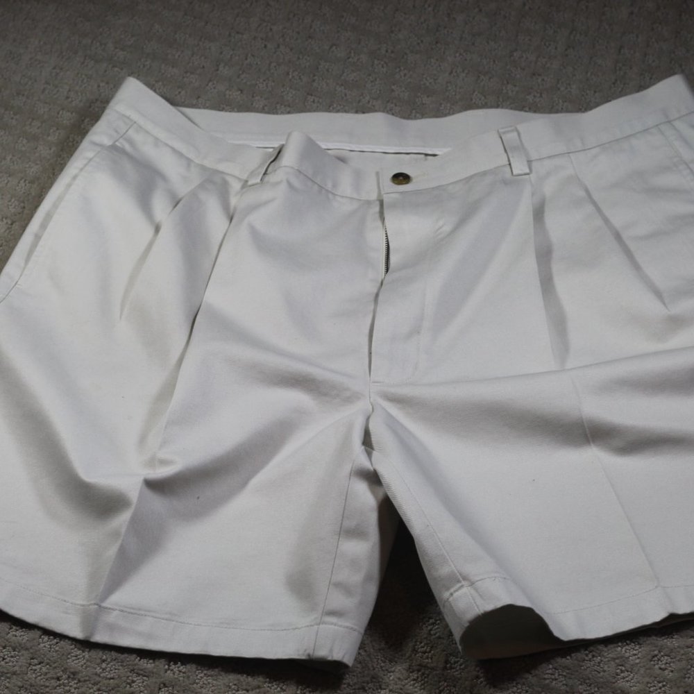 Roundtree and Yorke Mens Size 42x8.5 Cream-colored Easy Care Cotton Shorts